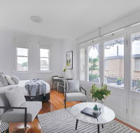 Designer styled studio in the heart of trendy Glebe - Accommodation Redcliffe