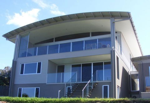 Dew On Lakeview Street - Accommodation Redcliffe 2