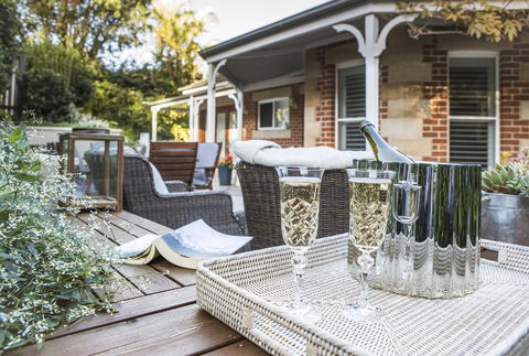 Diggers Beach Cottage - Accommodation Redcliffe 2