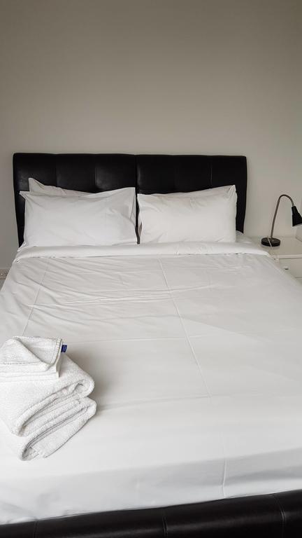 Docklands 1201p 2bed 1bath Water View - Accommodation Redcliffe 3