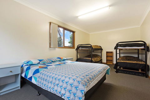 Dollini Street (Unit 2) - Accommodation Redcliffe 2