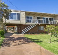 Dolphin Breeze - fully fenced and pet friendly - Accommodation Redcliffe