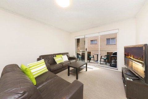 Dolphin Court 1/48 North Street - Accommodation Redcliffe 2