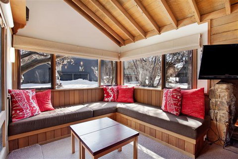Double Bridges - Accommodation Redcliffe 2