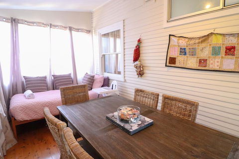 Driftwood At Blacksmiths - Accommodation Redcliffe 1