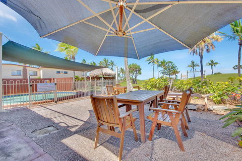 Driftwood On The Beach - Accommodation Redcliffe 3