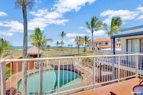 Driftwood On The Beach - Accommodation Redcliffe 0