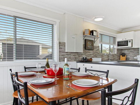 Dunkarein - 600m To Bosom Beach - Accommodation Redcliffe 3