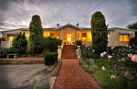 Dunmoylen House - Accommodation Redcliffe 0