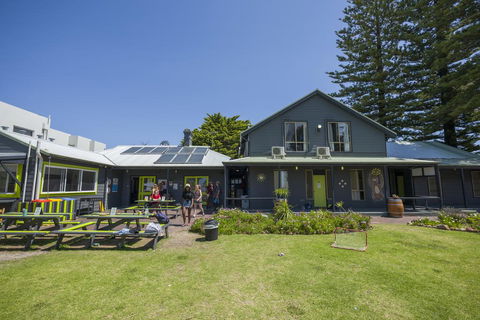 Dunsborough Beachouse YHA - Accommodation Redcliffe 0