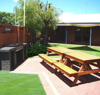 Dunsborough Inn Backpackers - Accommodation Redcliffe