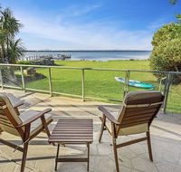Eagle Point Getaway - Waterfront Serenity - Accommodation Redcliffe