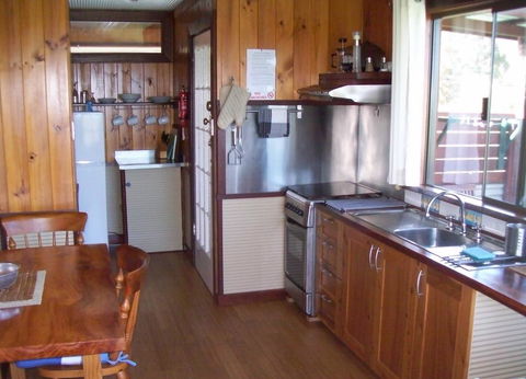 Eagles Nest Ocean Lookout - Accommodation Redcliffe 2