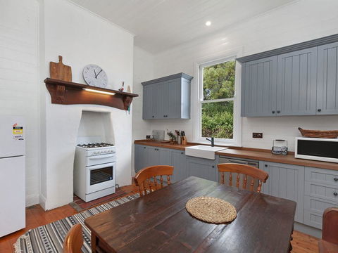 EAMONT ON SACKVILLE - Accommodation Redcliffe 2