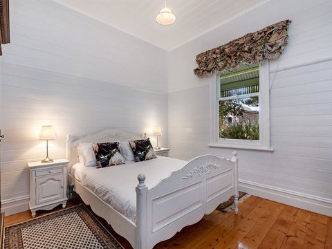 EAMONT ON SACKVILLE - Accommodation Redcliffe 3