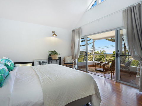 EAST COAST ESCAPES - Lighthouse Studio - Accommodation Redcliffe 1