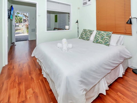 Easy Going Holiday Unit On McKenzie MK4 - Accommodation Redcliffe 0