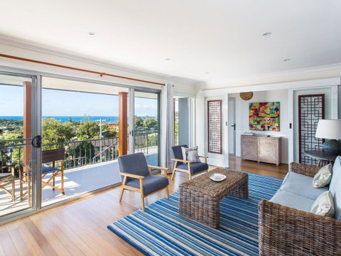 Easy Living At 14 Daphne Street - Accommodation Redcliffe 0