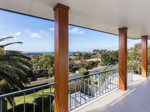 Easy Living At 14 Daphne Street - Accommodation Redcliffe 2