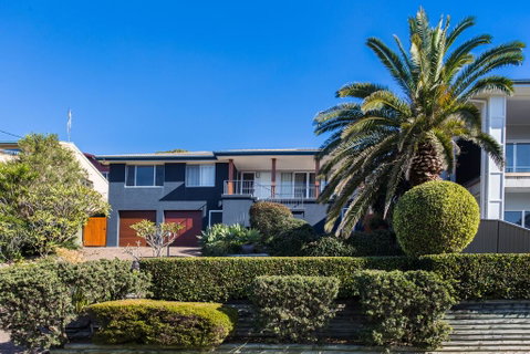 Easy Living At 14 Daphne Street - Accommodation Redcliffe 1