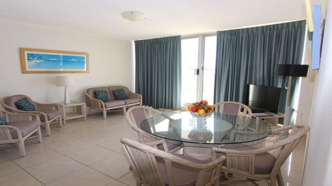 Ebbtide 13 - On The Beach! - Accommodation Redcliffe 3