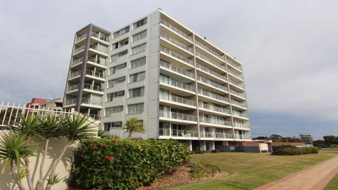 Ebbtide 13 - On The Beach! - Accommodation Redcliffe 0