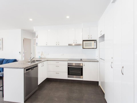 Ebbtide 22 - Accommodation Redcliffe 2