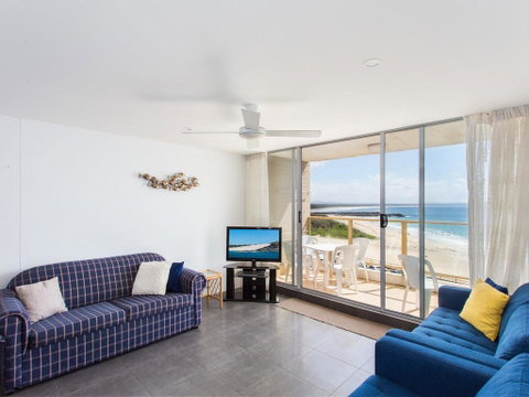 Ebbtide 22 - Accommodation Redcliffe 1