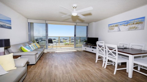Ebbtide 3 - On Main Beach! - Accommodation Redcliffe 0