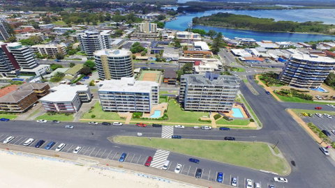 Ebbtide 38 - On The Beach! - Accommodation Redcliffe 1