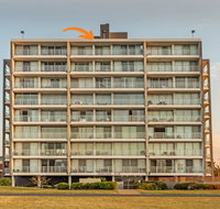 Ebbtide 38 - On The Beach - Accommodation Redcliffe