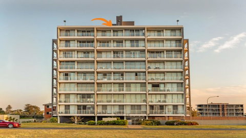 Ebbtide 38 - On The Beach! - Accommodation Redcliffe 0