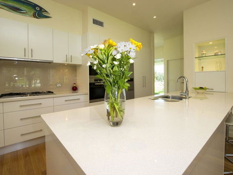 Echo Beach House, 16 Reflections Dr - Luxurious House With Magnificent Pool And Ducted Air - Accommodation Redcliffe 1