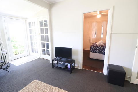 Echuca Bungalow - Accommodation Redcliffe 2