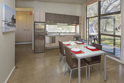 Ecocrackenback 10 - Sustainable Chalet Close To The Slopes - Accommodation Redcliffe 3