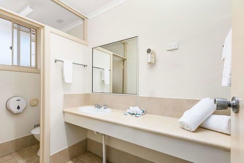 Econo Lodge Park Lane - Accommodation Redcliffe 3