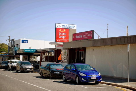 Econo Lodge Rusty's - Accommodation Redcliffe 3