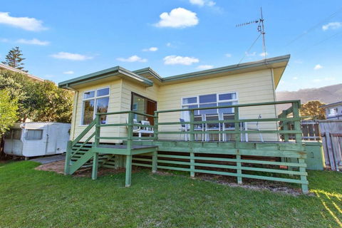 EIGHTY STEPS - Walk To The Ocean Edge - Accommodation Redcliffe 2