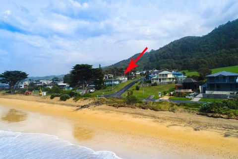 EIGHTY STEPS - Walk To The Ocean Edge - Accommodation Redcliffe 3