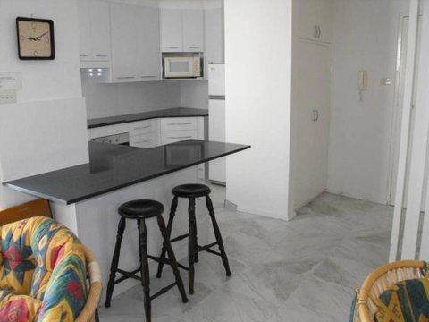 El Sandi, Unit 12, 14-18 North Street - Accommodation Redcliffe 2