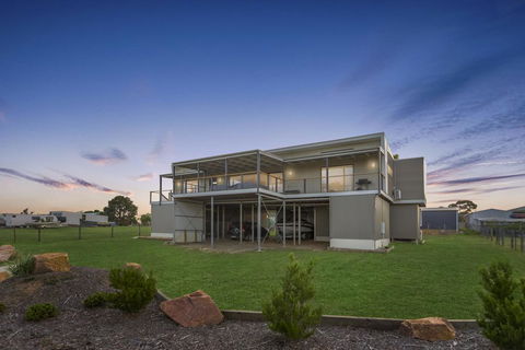 Elevation - Waterviews In Newlands Arm - Accommodation Redcliffe 0