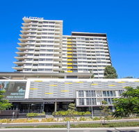Elite elegance 2BRHamilton APT with Parking - Accommodation Redcliffe