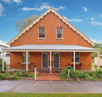 Eliza 1875 Red Brick Duplex Townhouse - Accommodation Redcliffe
