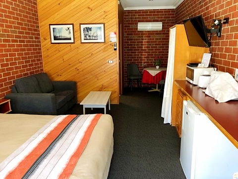 Elms Motor Inn - Accommodation Redcliffe 3