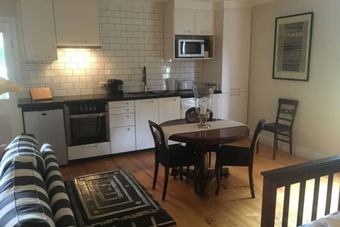 Elmswood BnB - Accommodation Redcliffe 3