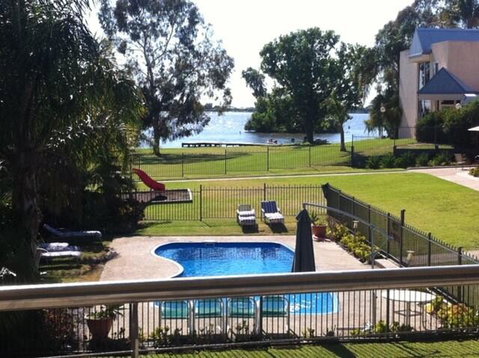 ELSINOR Townhouse 2 - Accommodation Redcliffe 0