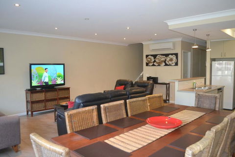 ELSINOR Townhouse 4 Mulwala - Accommodation Redcliffe 3