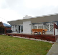 Elusive Penguin - Accommodation Redcliffe