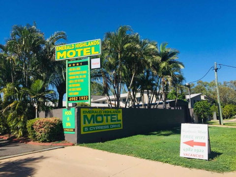 Emerald Highlands Motel - Accommodation Redcliffe 0