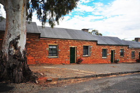 Emma Tiver Heritage Cottage - Accommodation Redcliffe 0